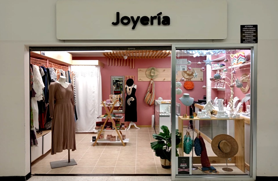 Hiraola's About Us Image